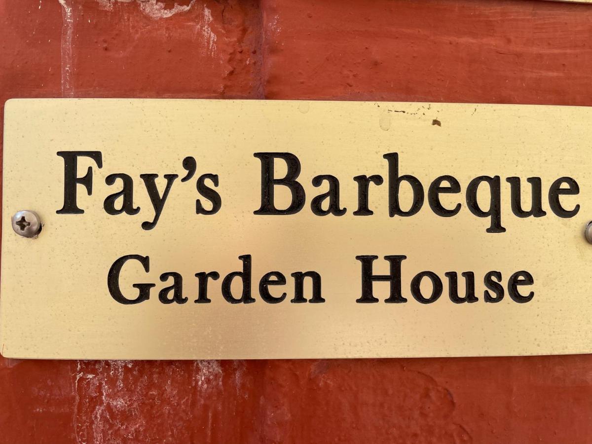 Fay'S Barbeque Garden House -Family Activities Corfu Port Apartamento Exterior foto